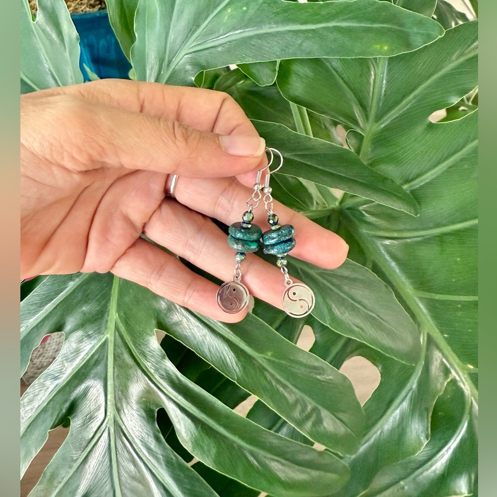 Turquoise & Hematite | yin & yang earrings - Picture 4 of 4
